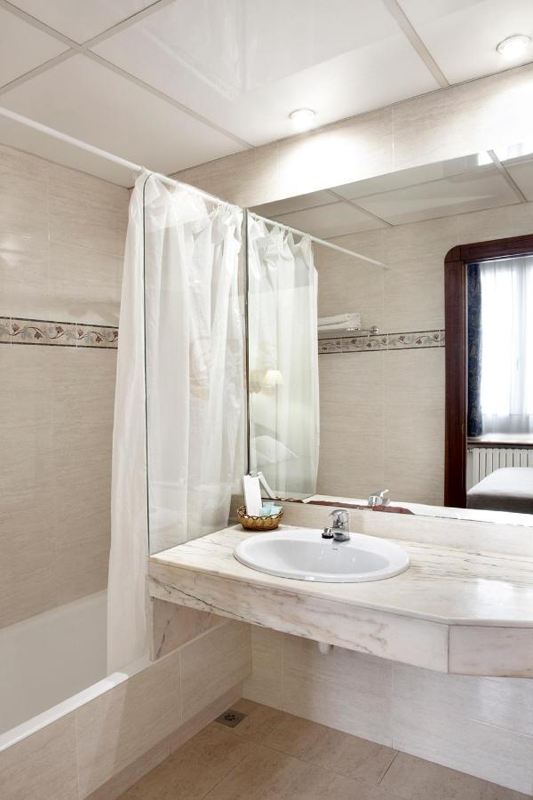 Double or Twin Room,1226910785:JPEG