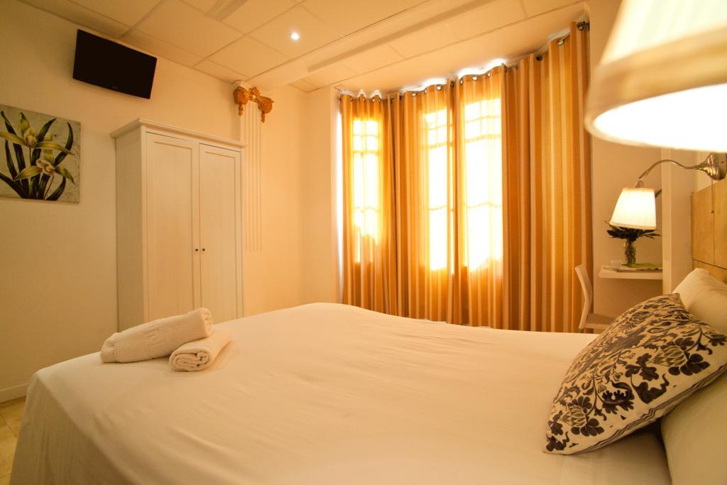 Standard Family Room,693516480:JPEG