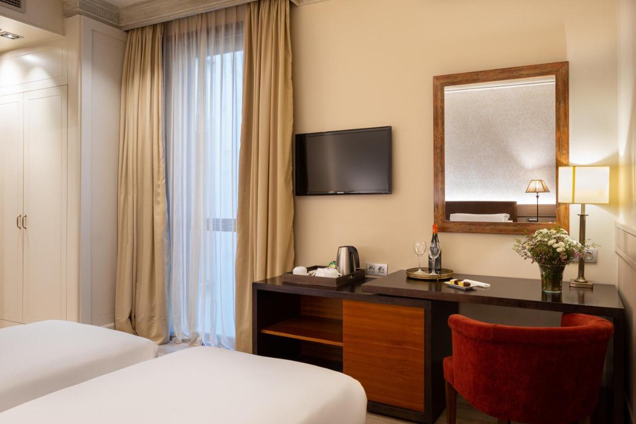 Standard Interior Room