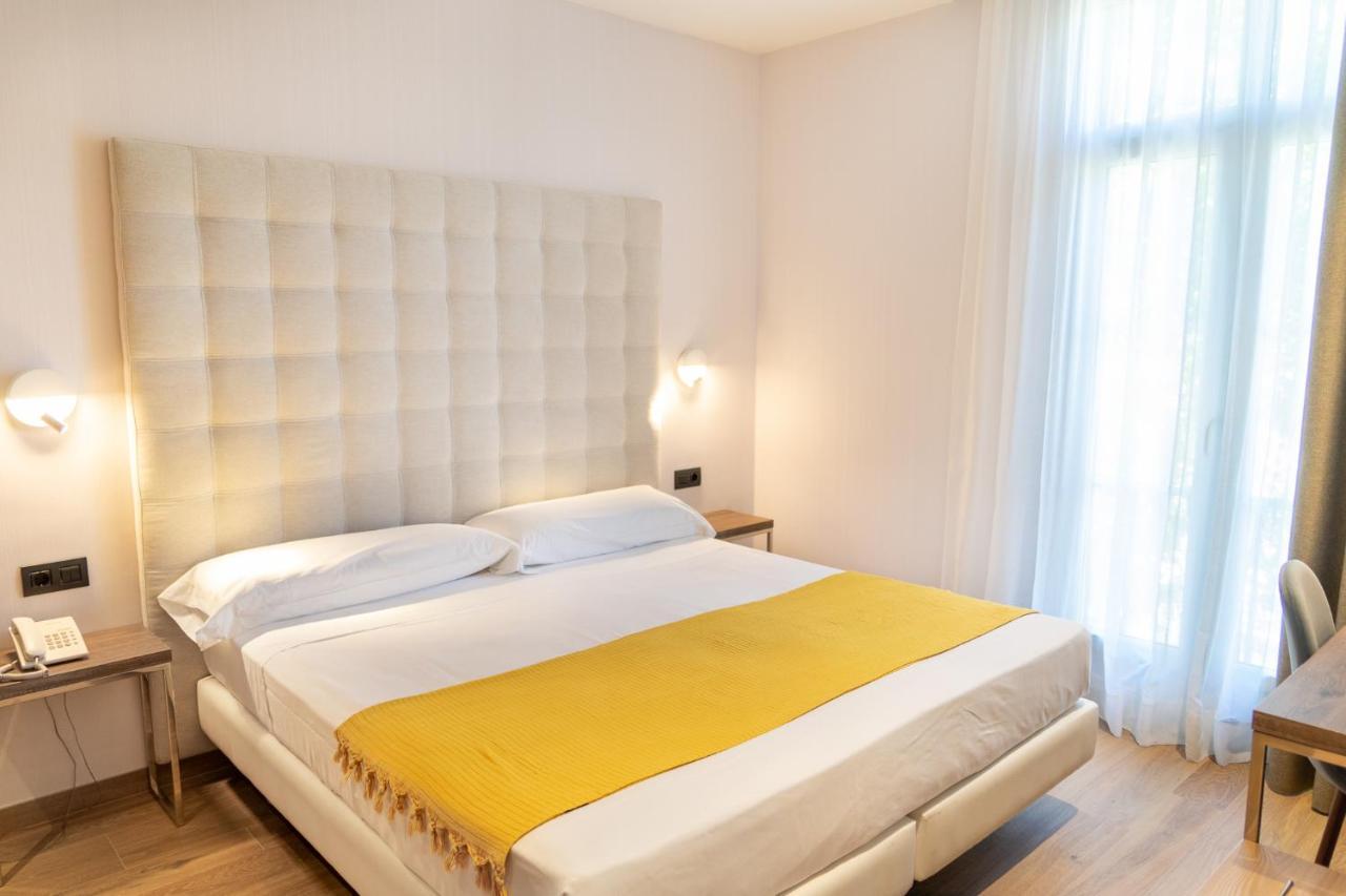 Double Room with Balcony,1261074115:JPEG