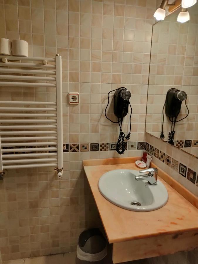 Single Room,1540961818:JPEG