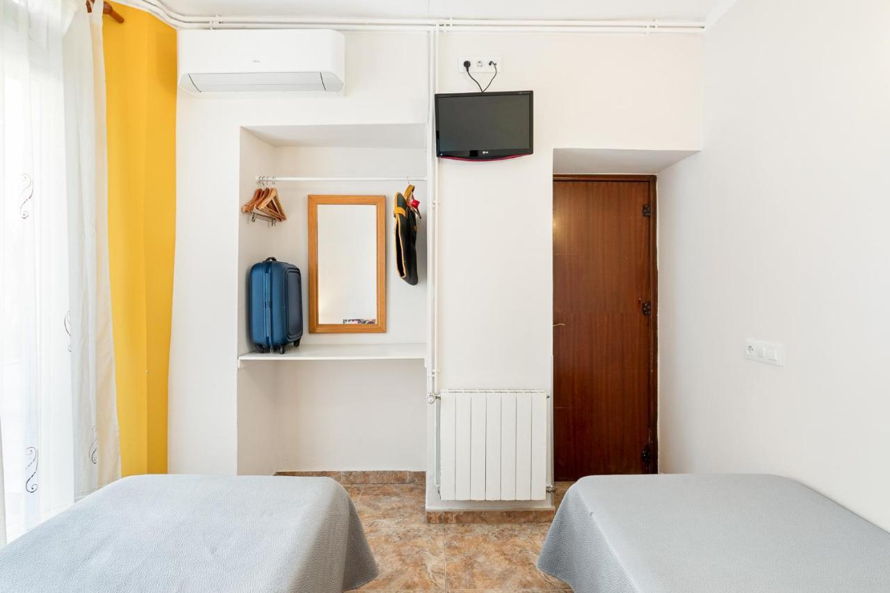 Twin Room Private Bathroom