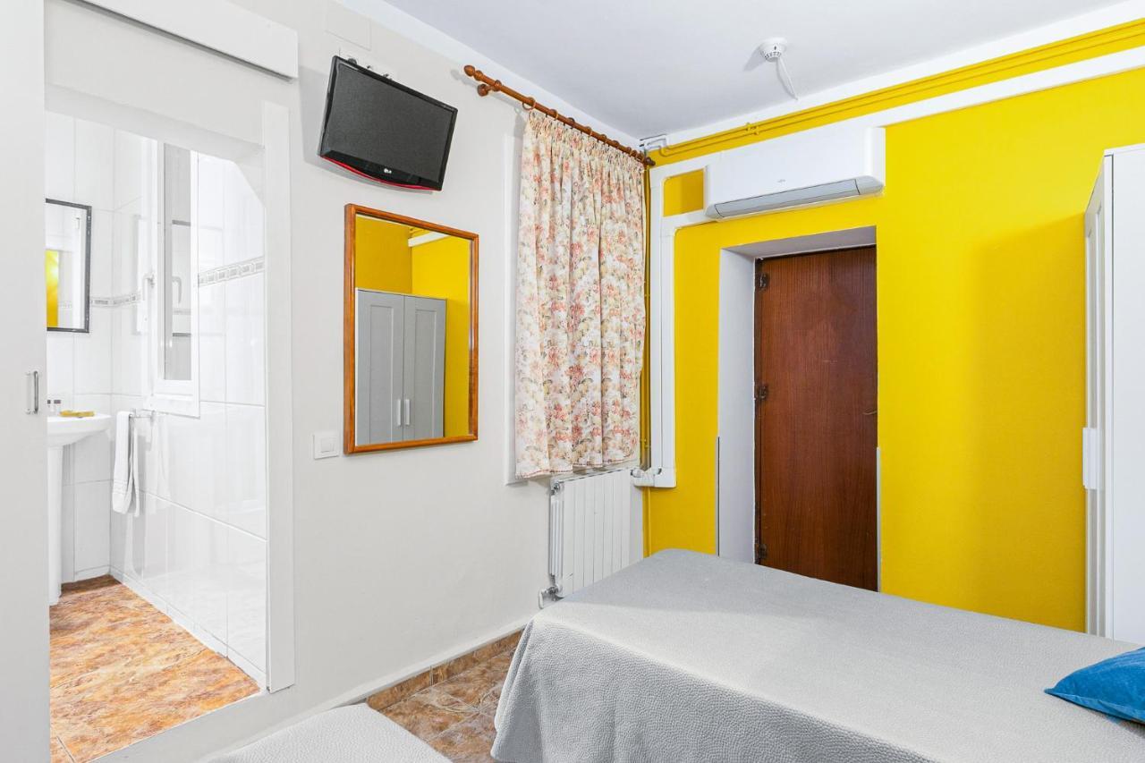Twin Room Private Bathroom