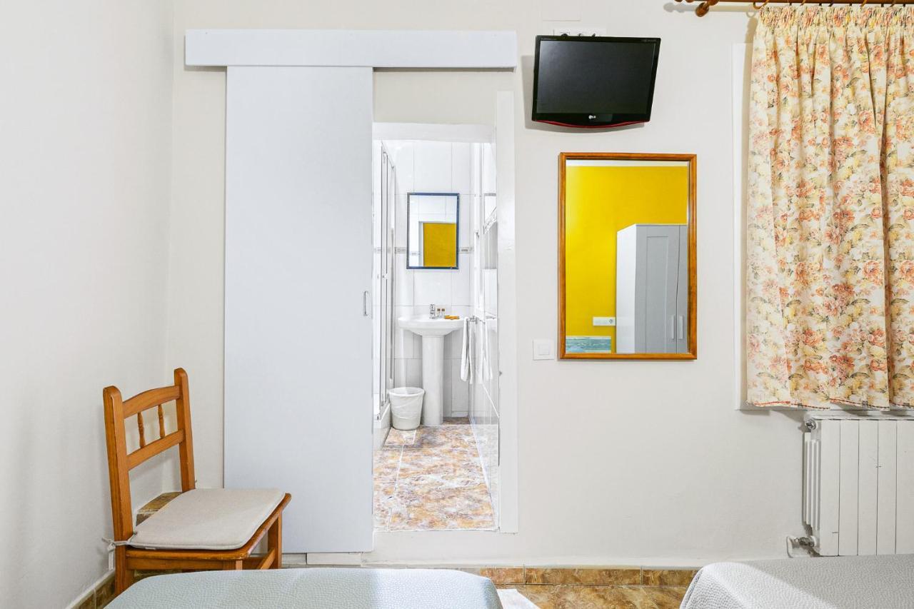 Twin Room Private Bathroom