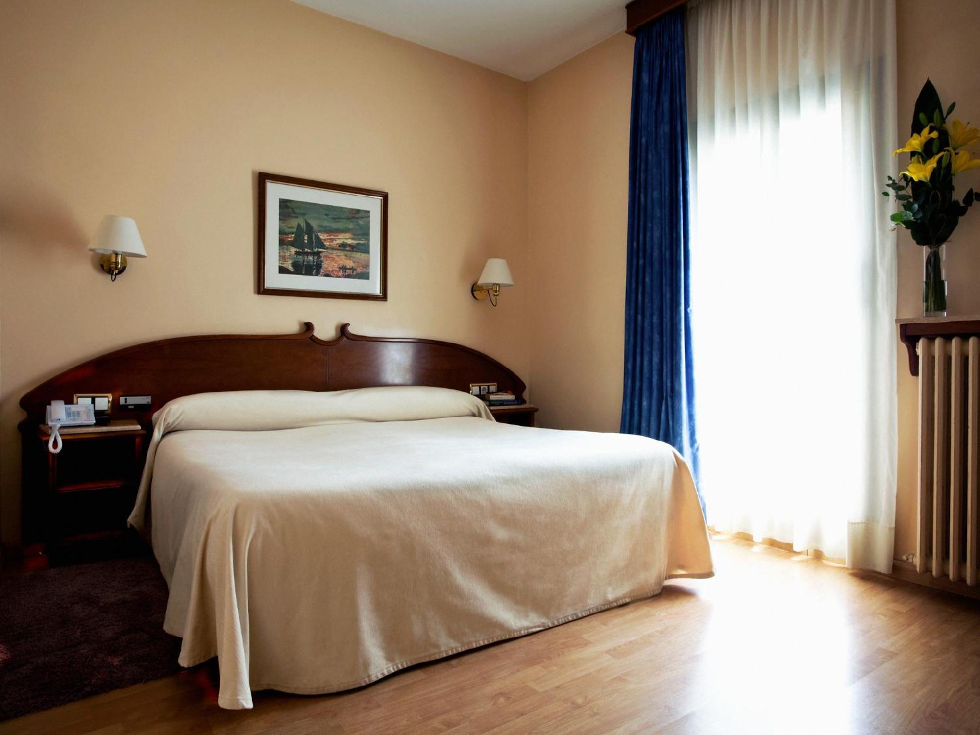 Double or Twin Room,1273167427:JPEG