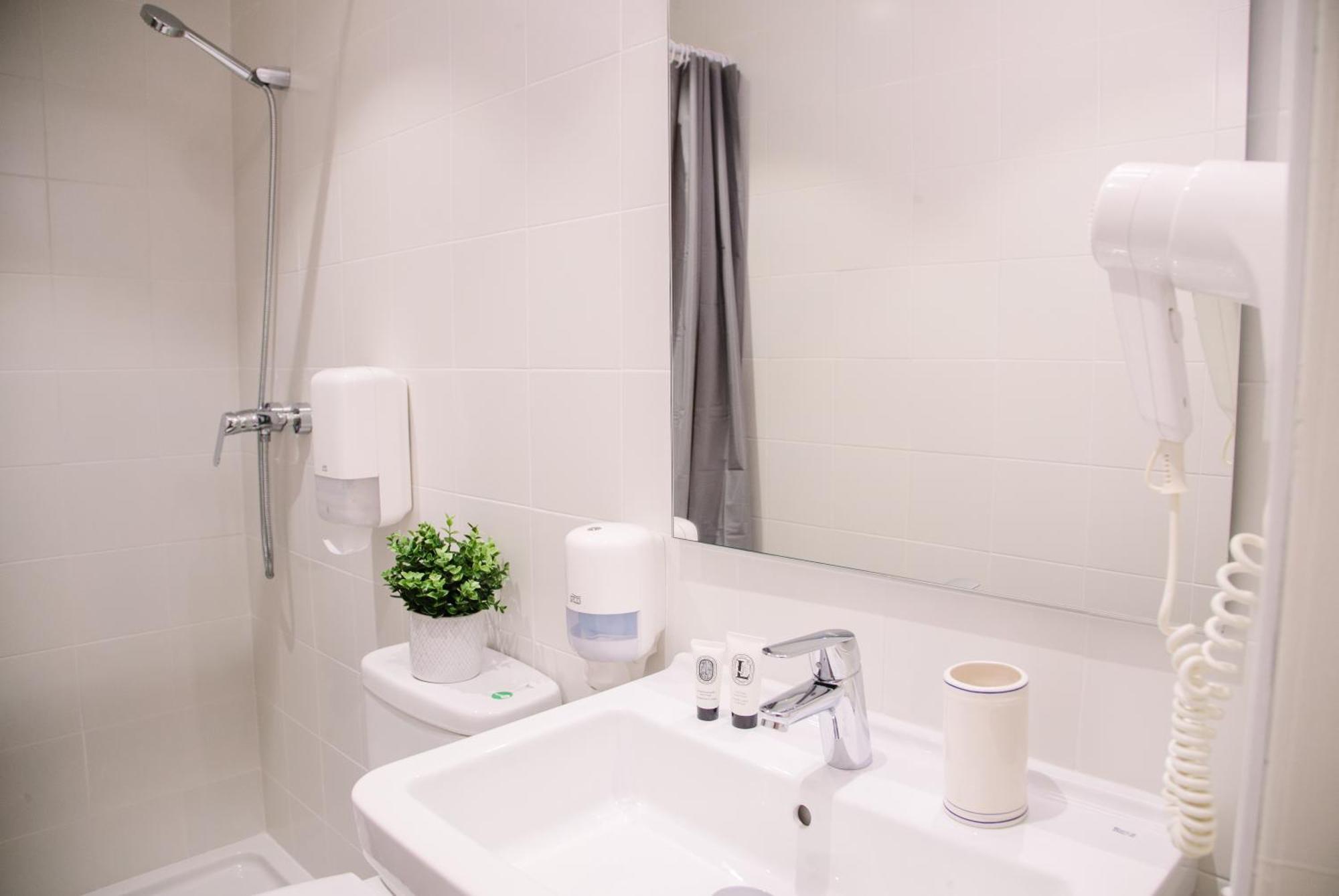 Double Room,1535648269:JPEG