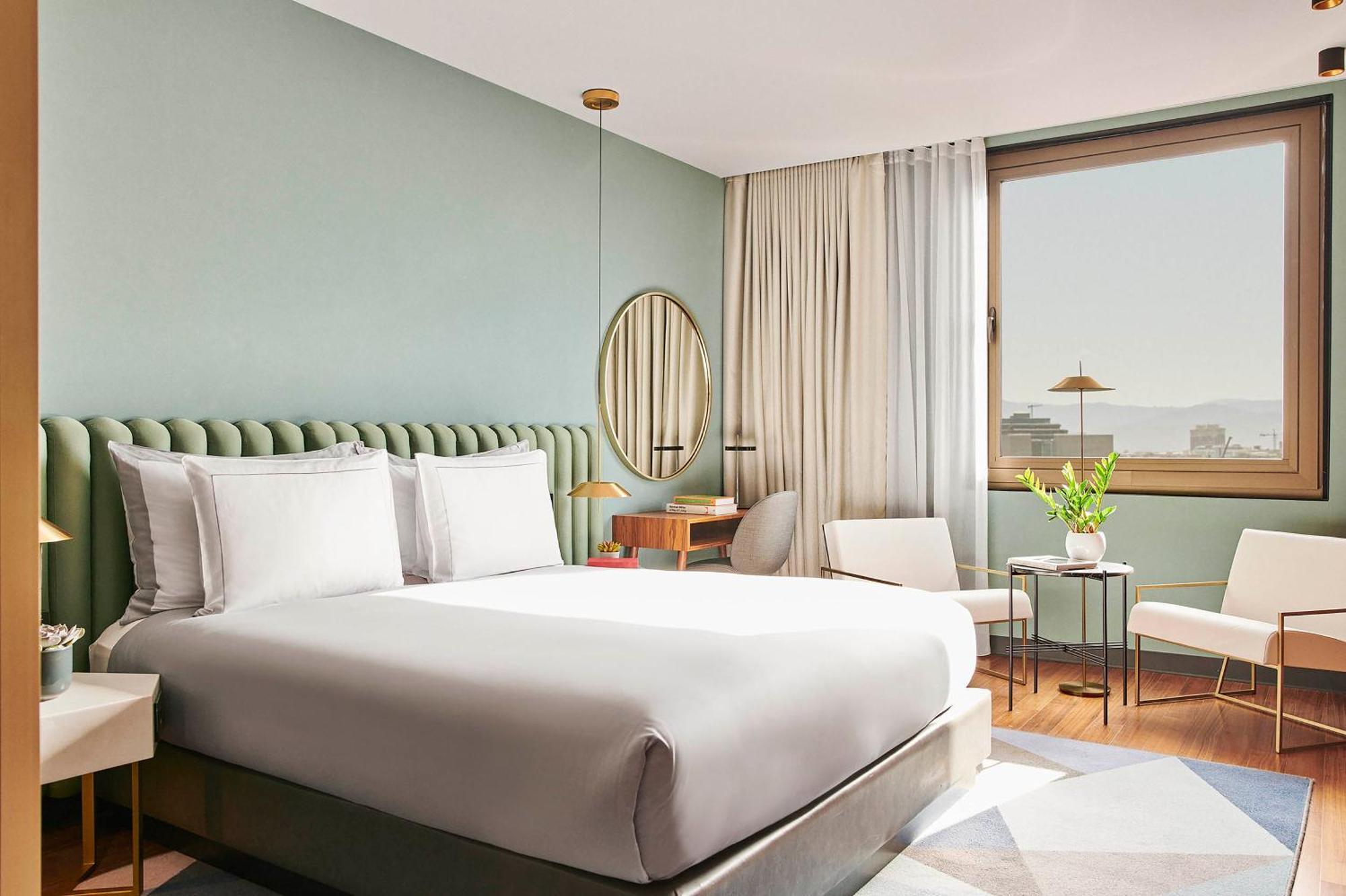 Premium King Room Club Access