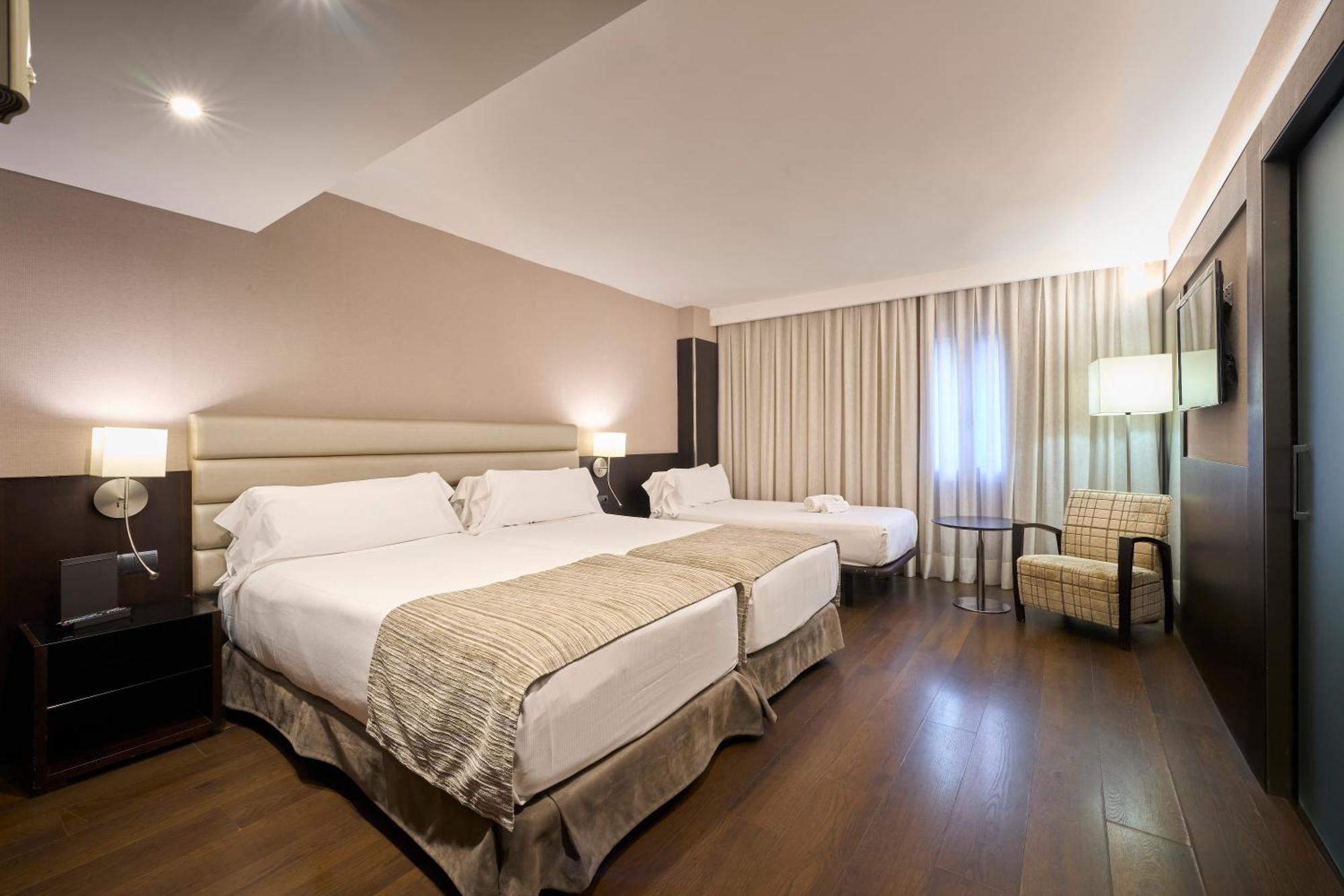 Triple Room (2 Adults + 1 Child),1572638030:JPEG