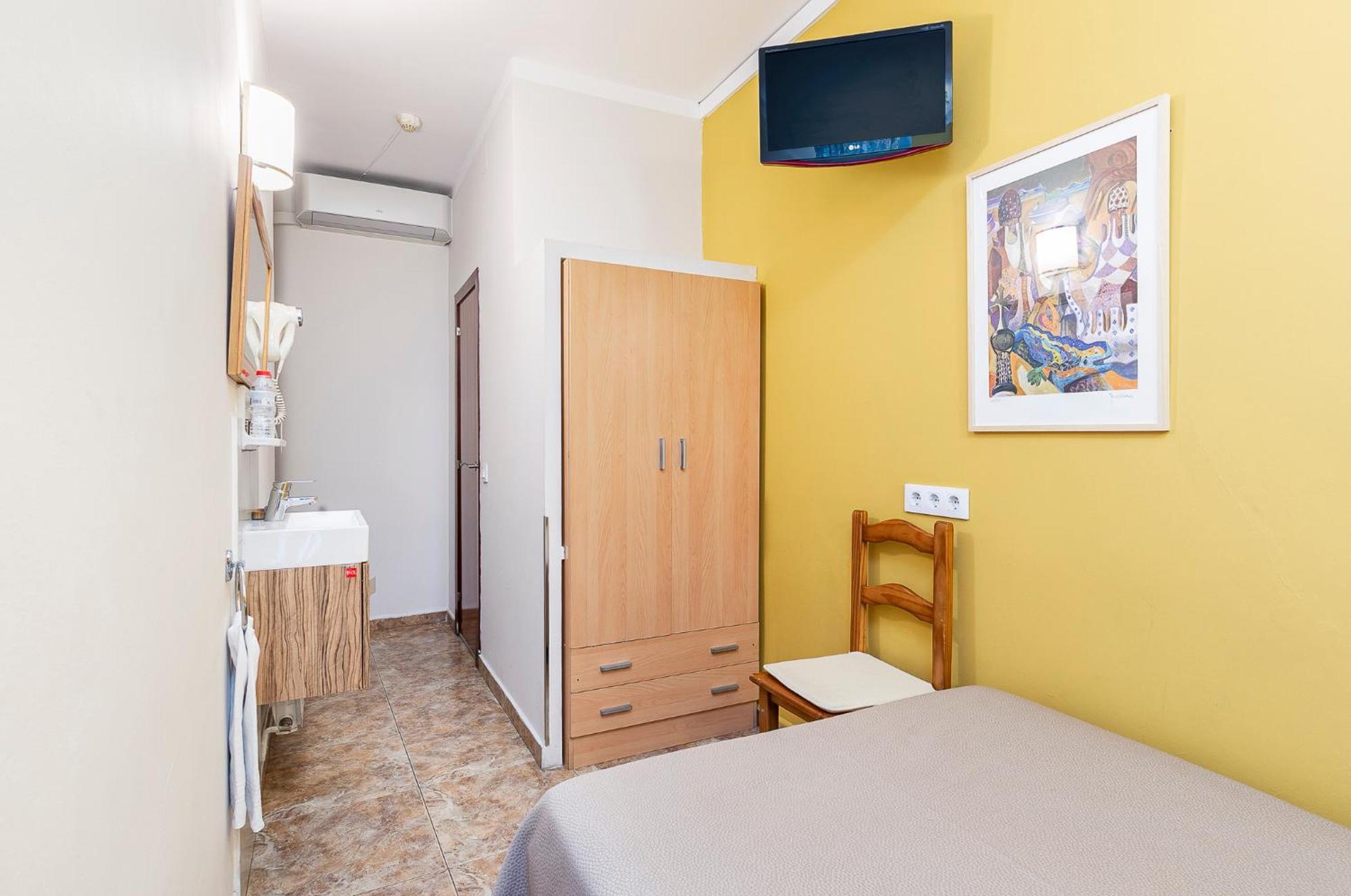 Double Room Private Bathroom