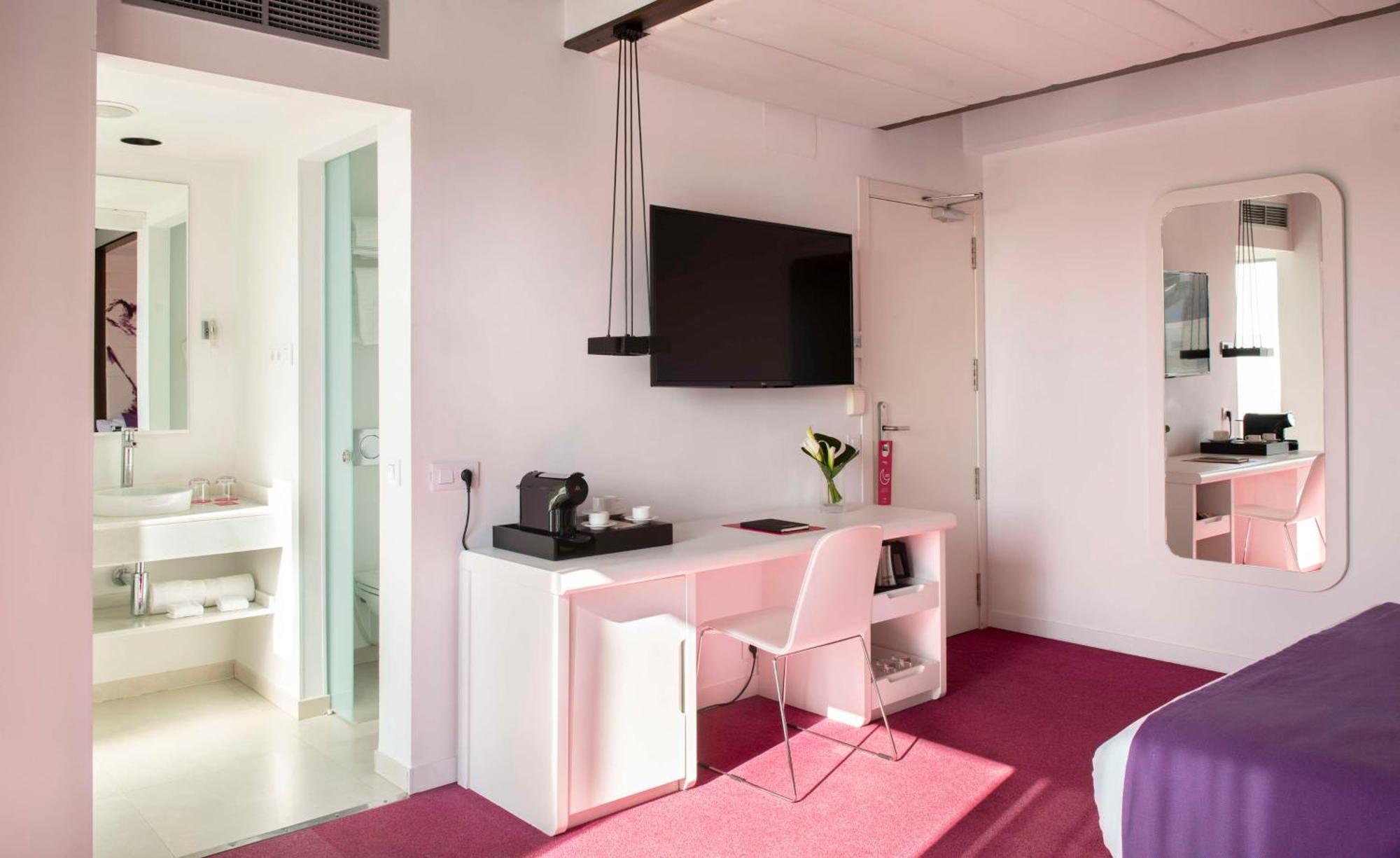 Suite with Private Pool,1596867762:JPEG