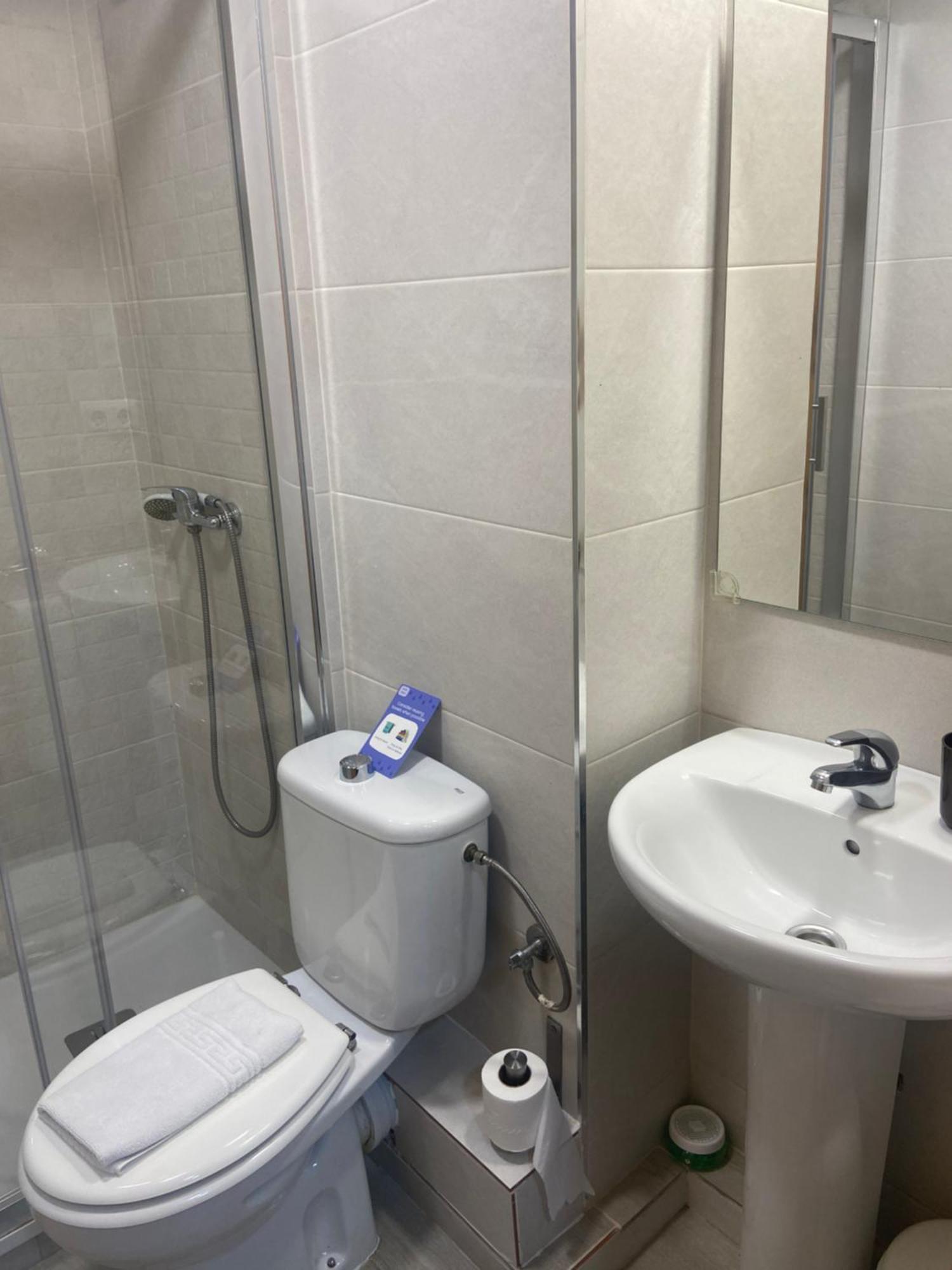 Double Room Private Bathroom