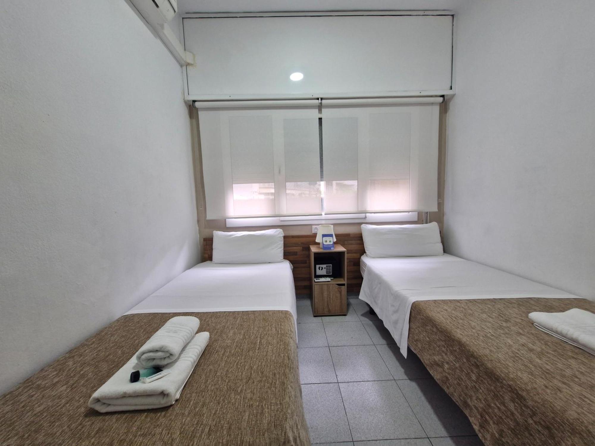 Twin Room Private Bathroom