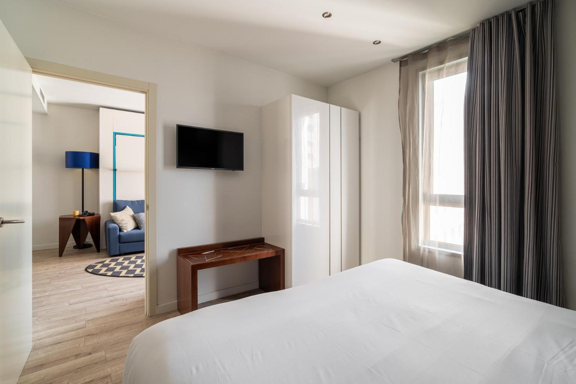 Deluxe One-Bedroom Apartment