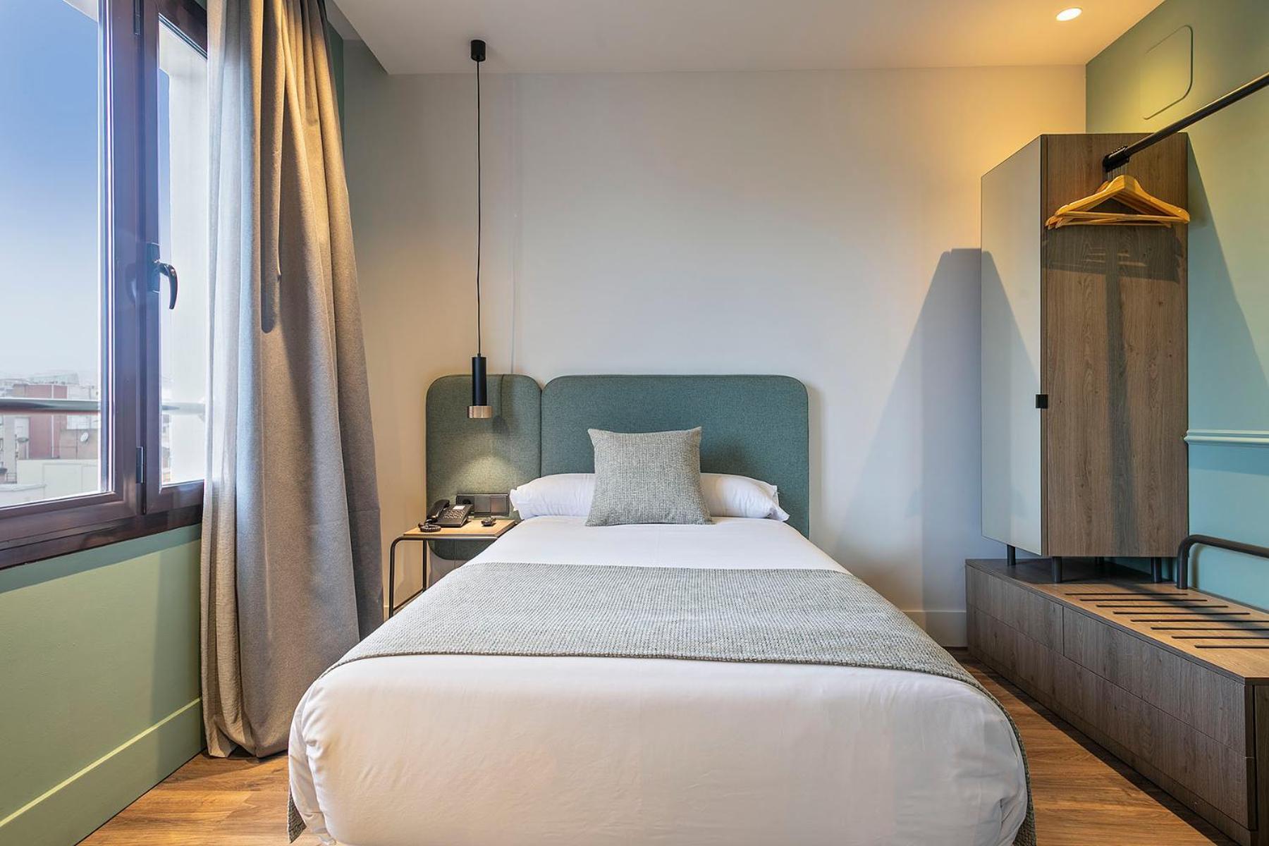 Large Single Room,1656171407:JPEG