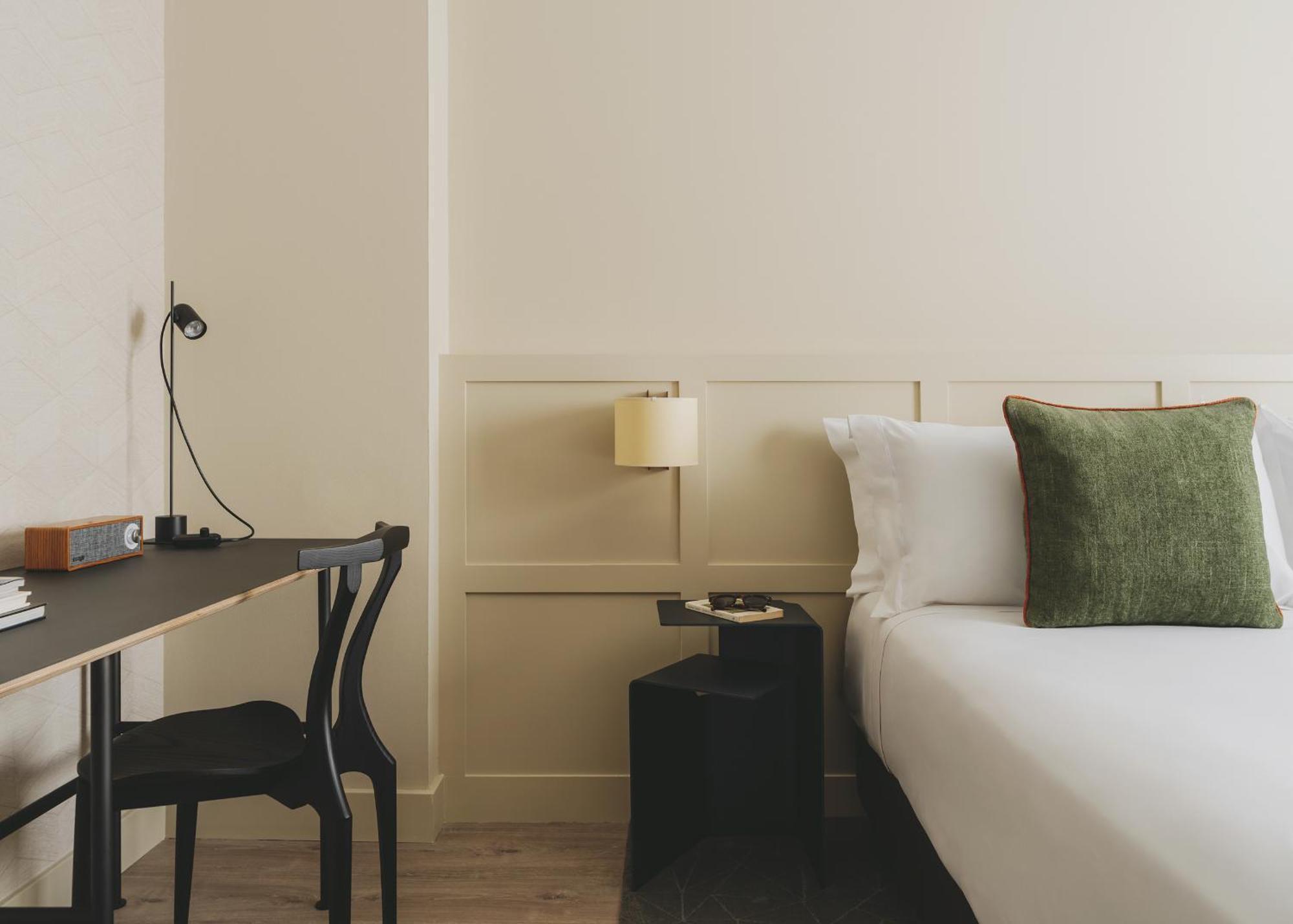 Superior Exterior Room
