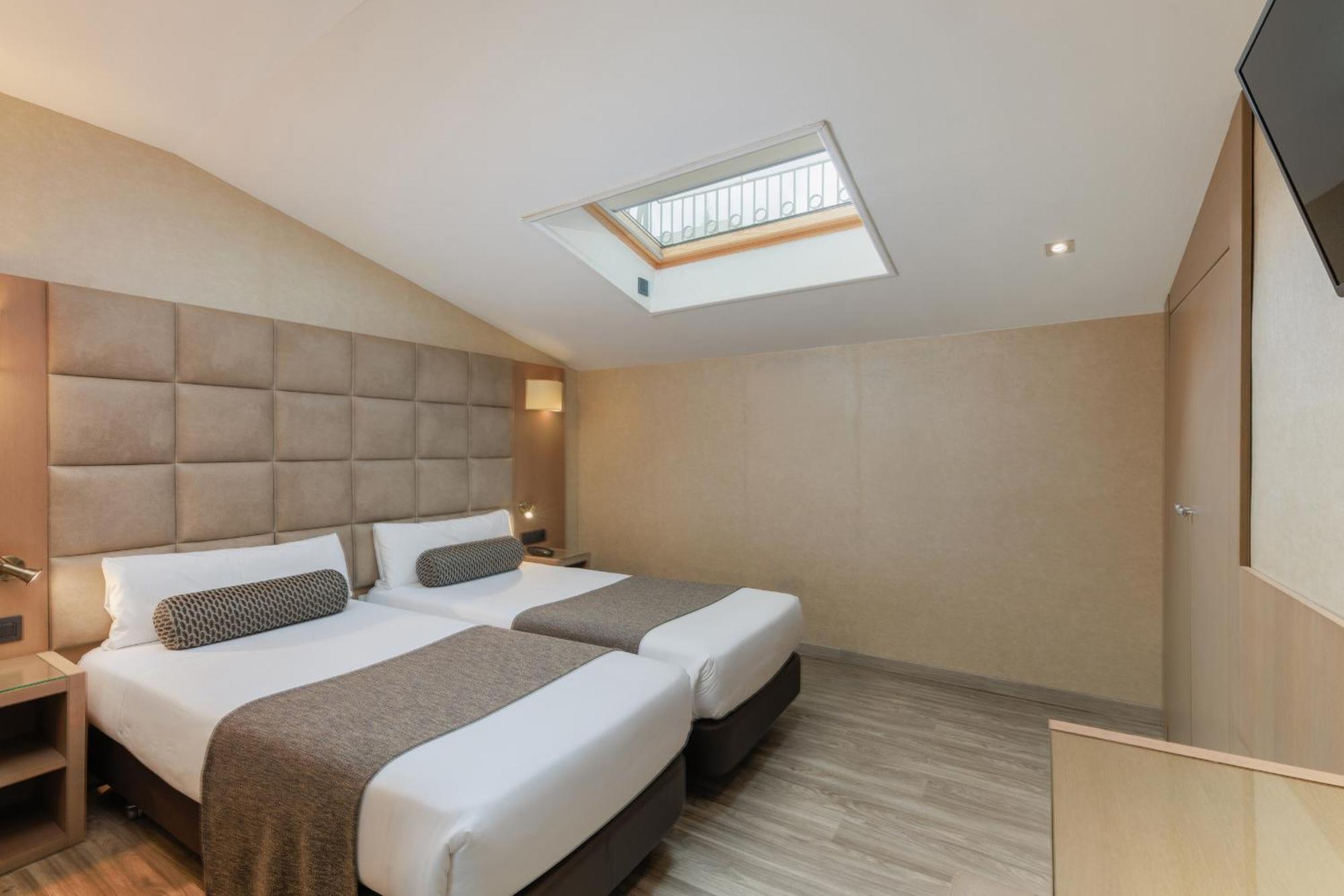 Double or Twin Buhardilla,1669814842:JPEG