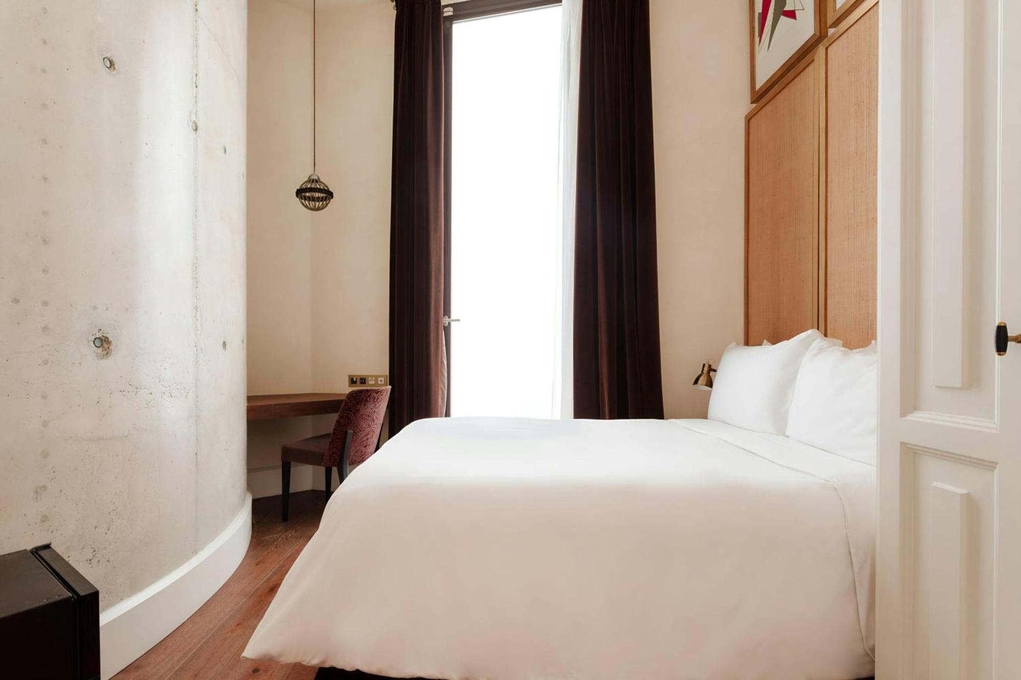 Queen Room,1674717731:JPEG