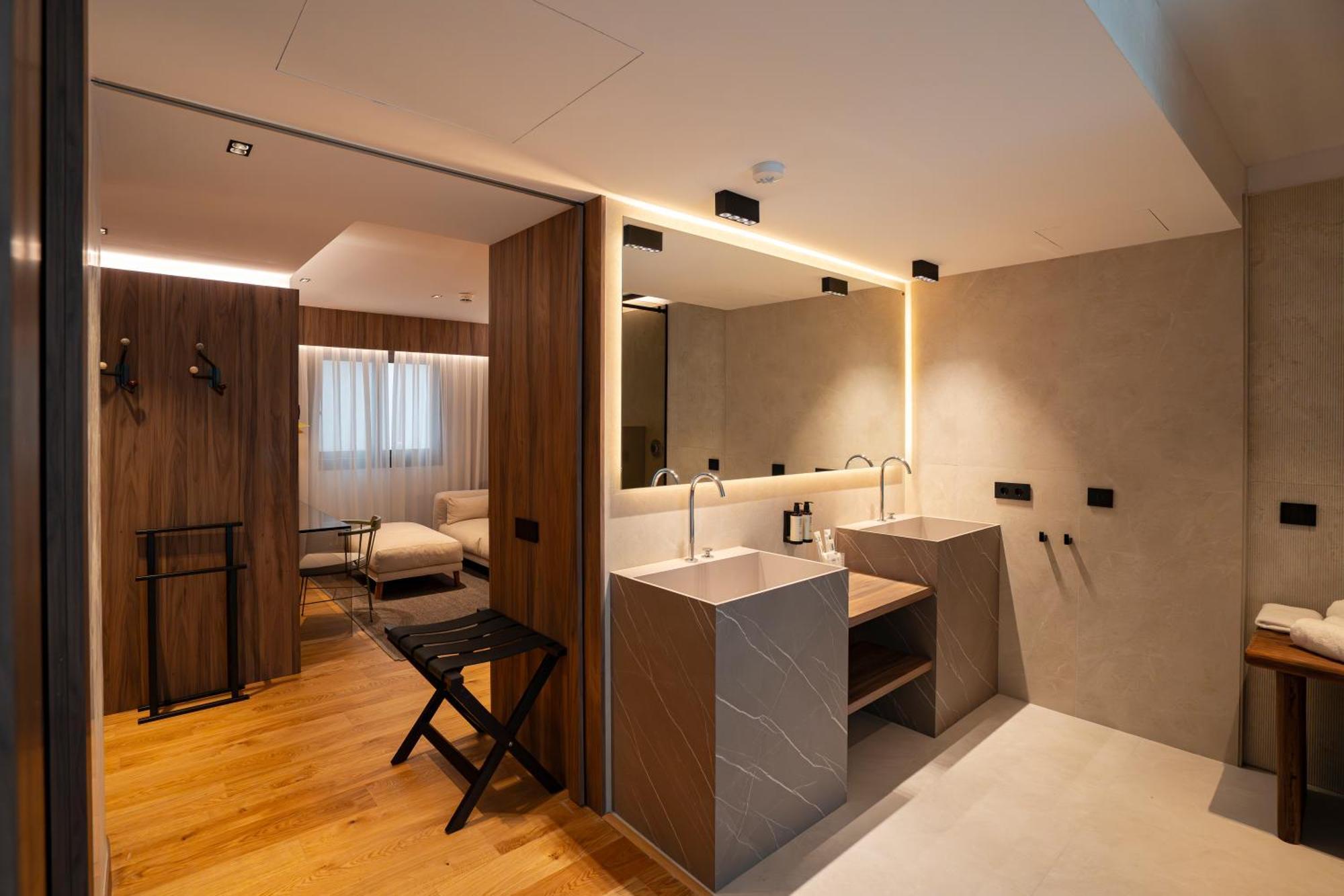 Suite with Hot Tub