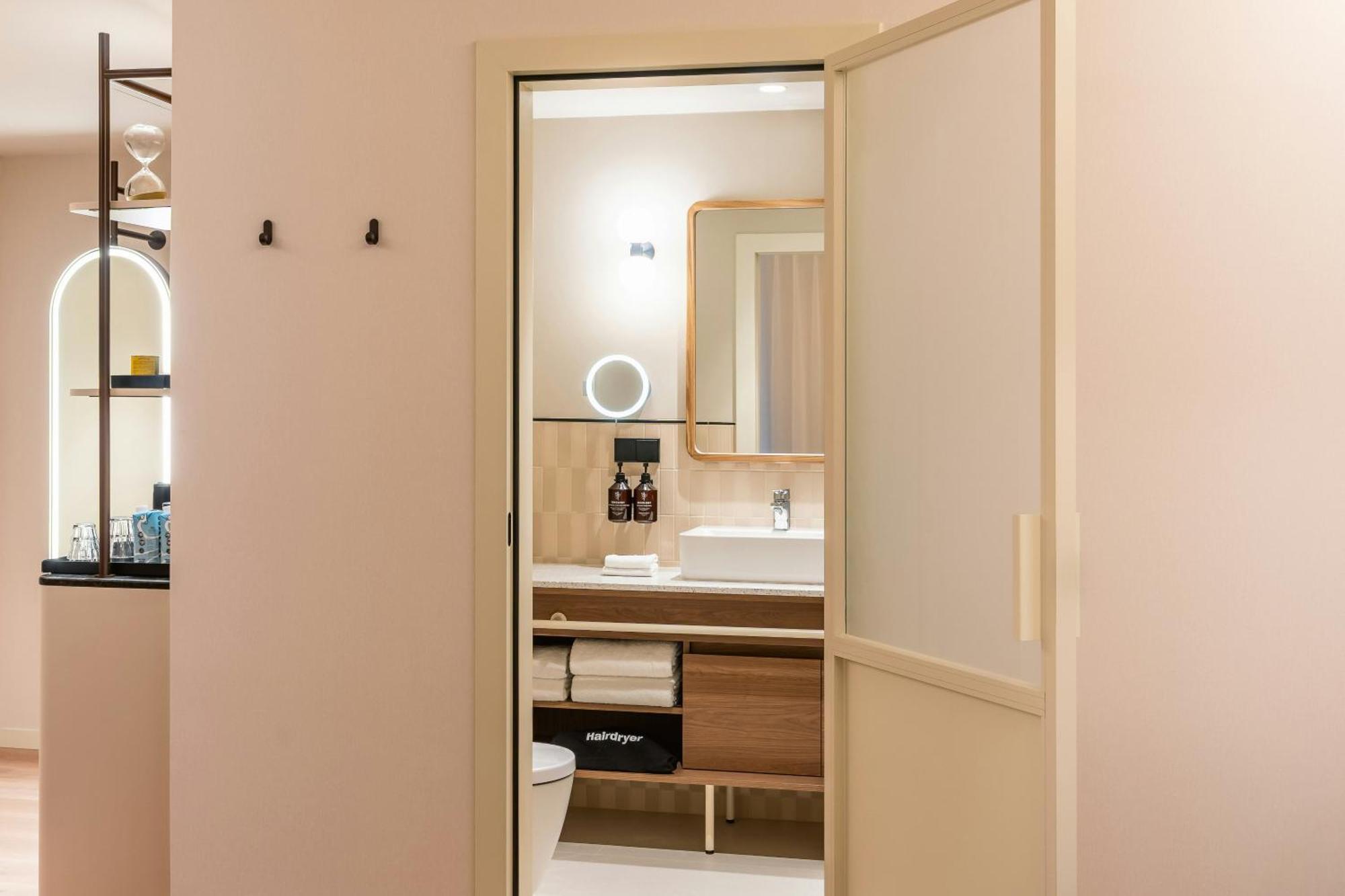 Superior Double Room,1768515639:JPEG