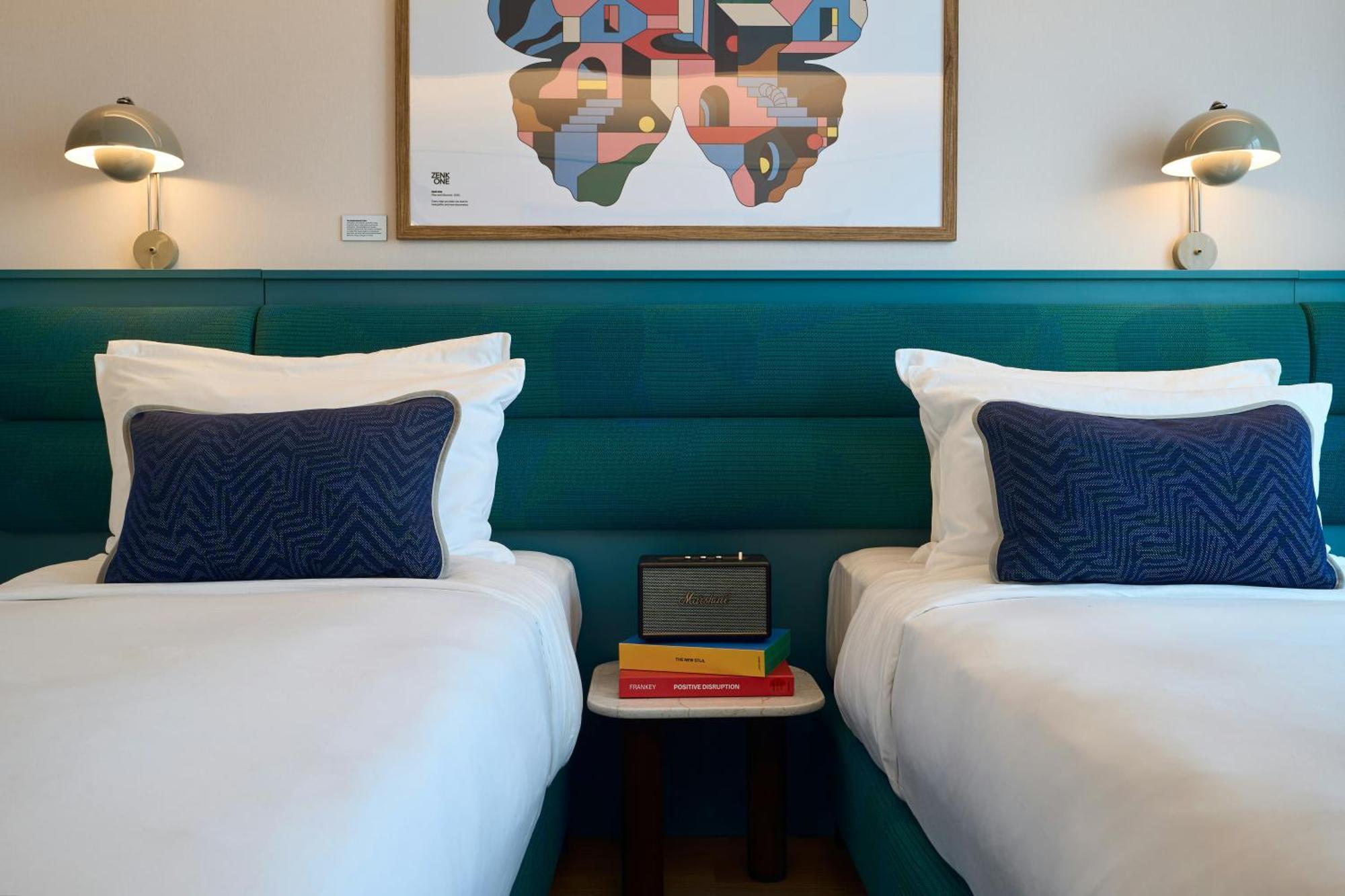 Twin Room,1748567844:JPEG