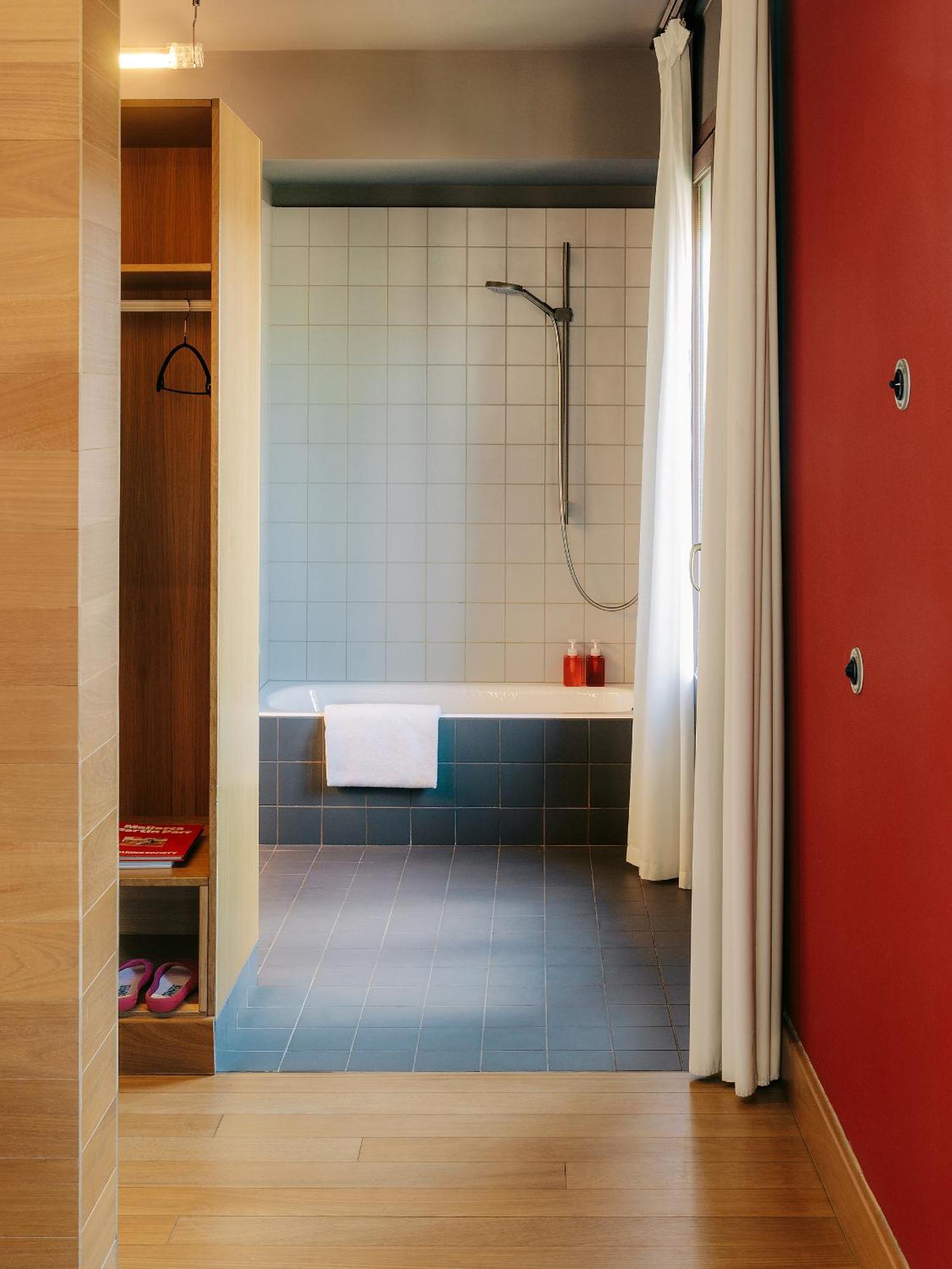 Camper Corner Suite