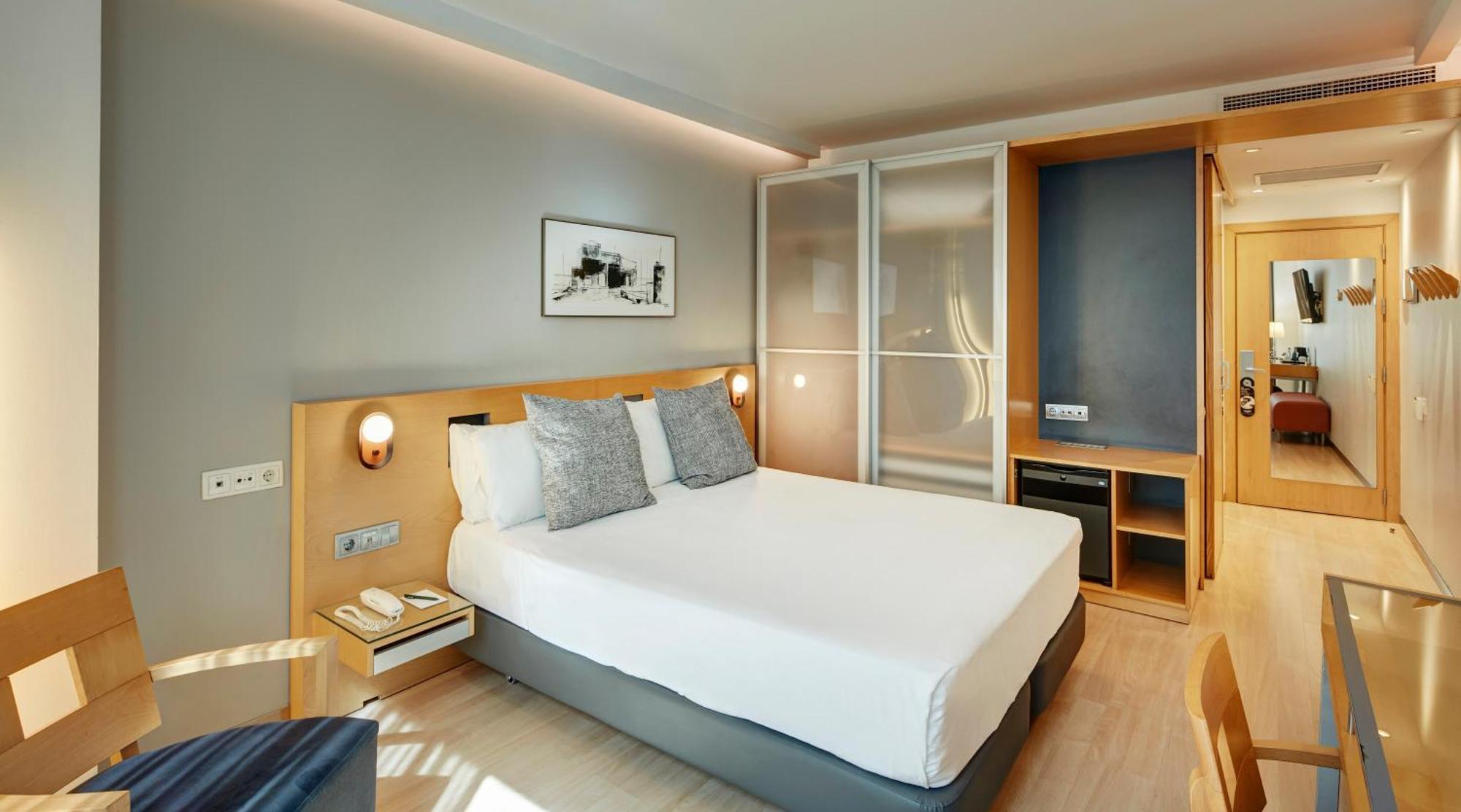 Standard Queen Room