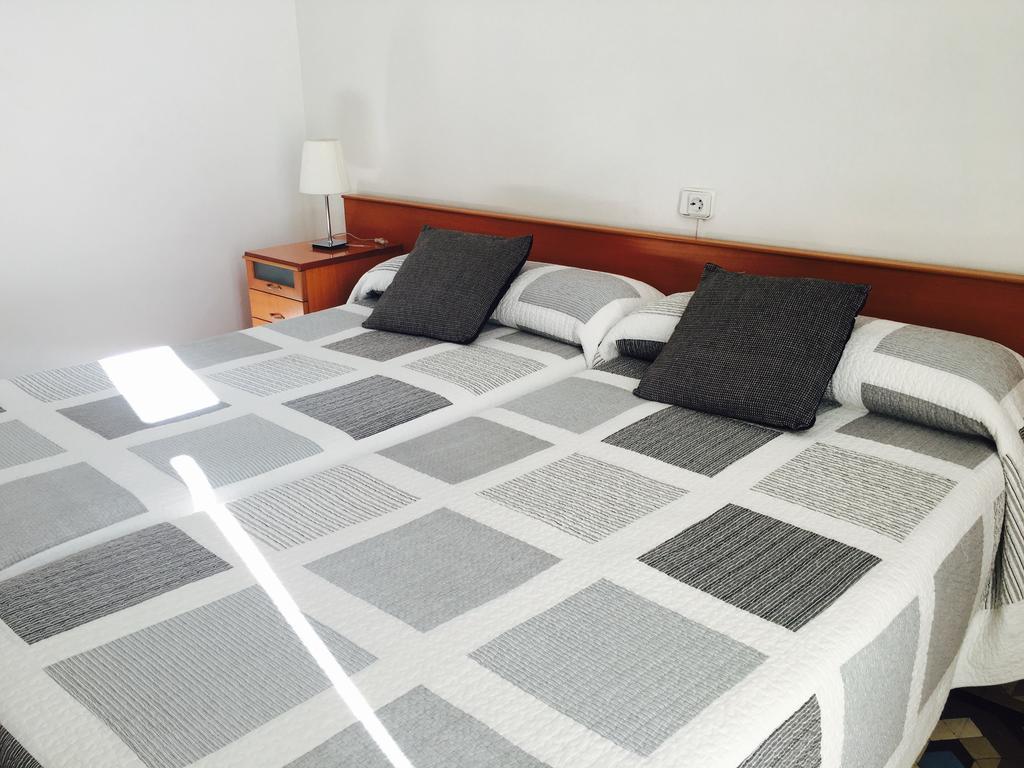 Double or Twin Room with Balcony and with Private Bathroom,184933566:JPEG