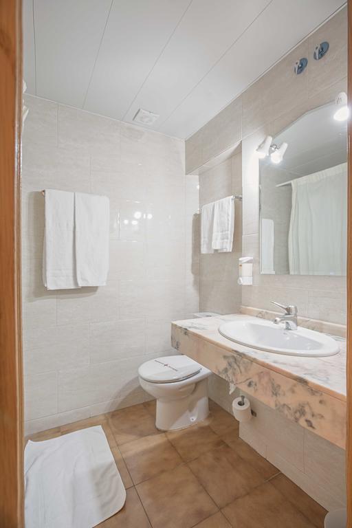 Indoor Triple Room without Balcony