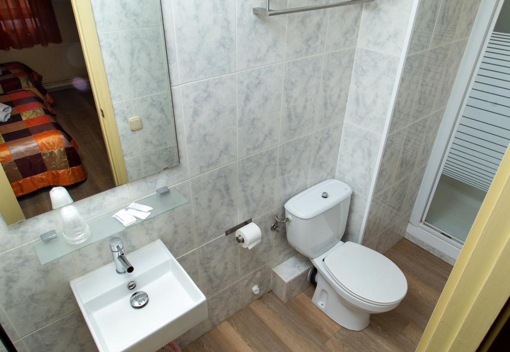 Single Room Private Bathroom