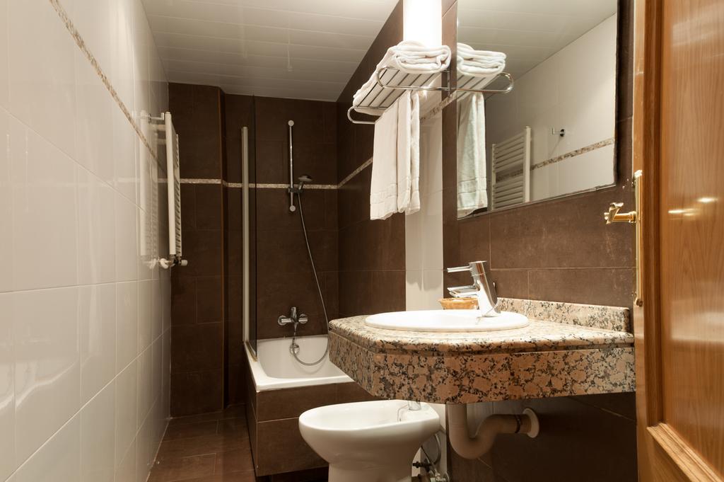 Standard Family Room,254773677:JPEG