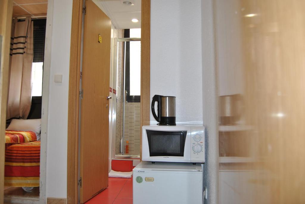 Small Double Room Private Bathroom,239498749:JPEG