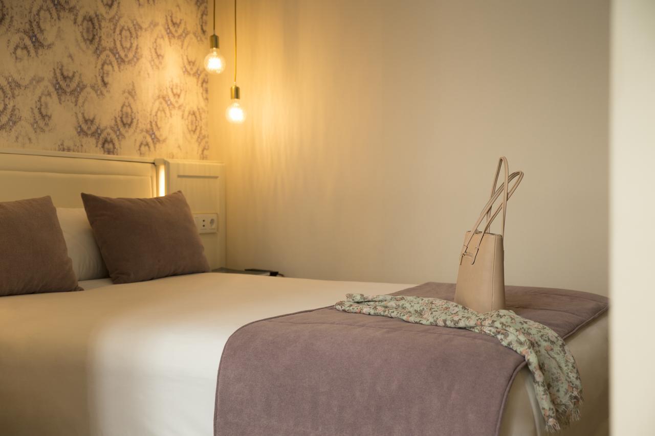 Small Double Room,1208023129:JPEG