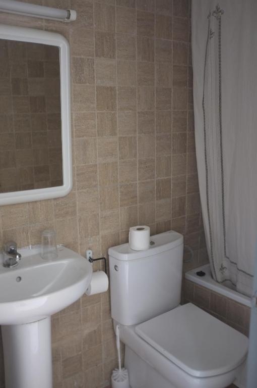 Double or Twin Room Private Bathroom