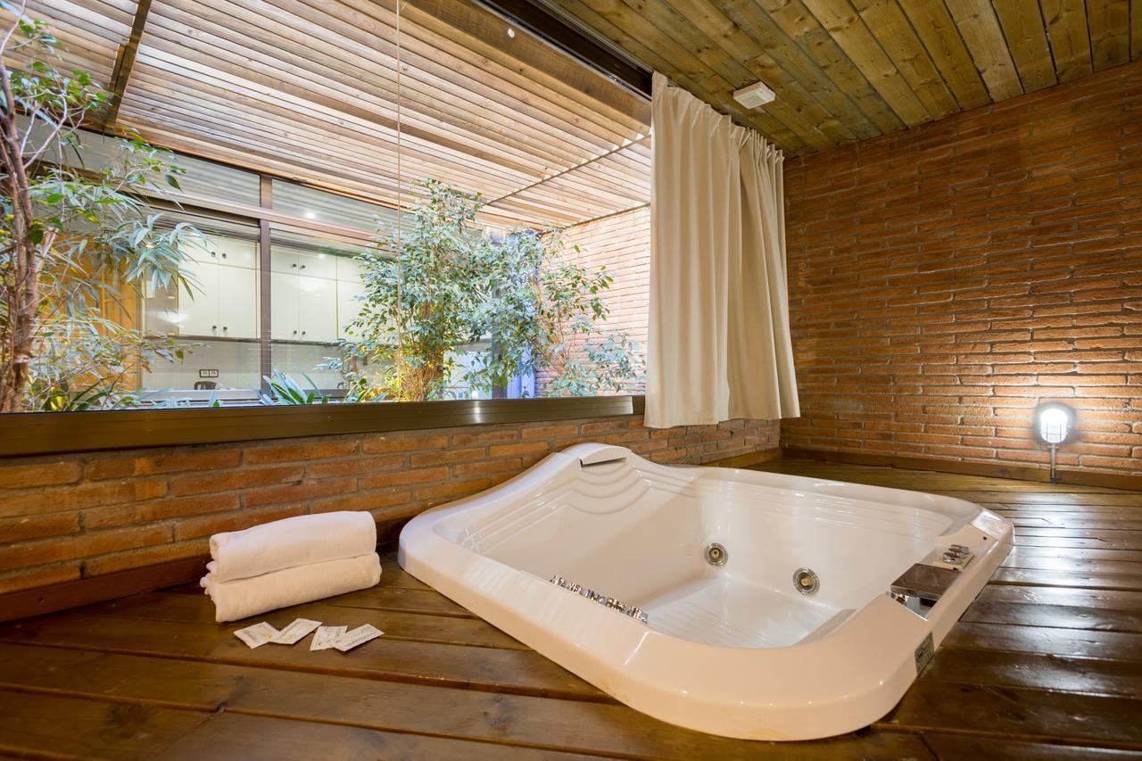 Superior One-Bedroom Apartment