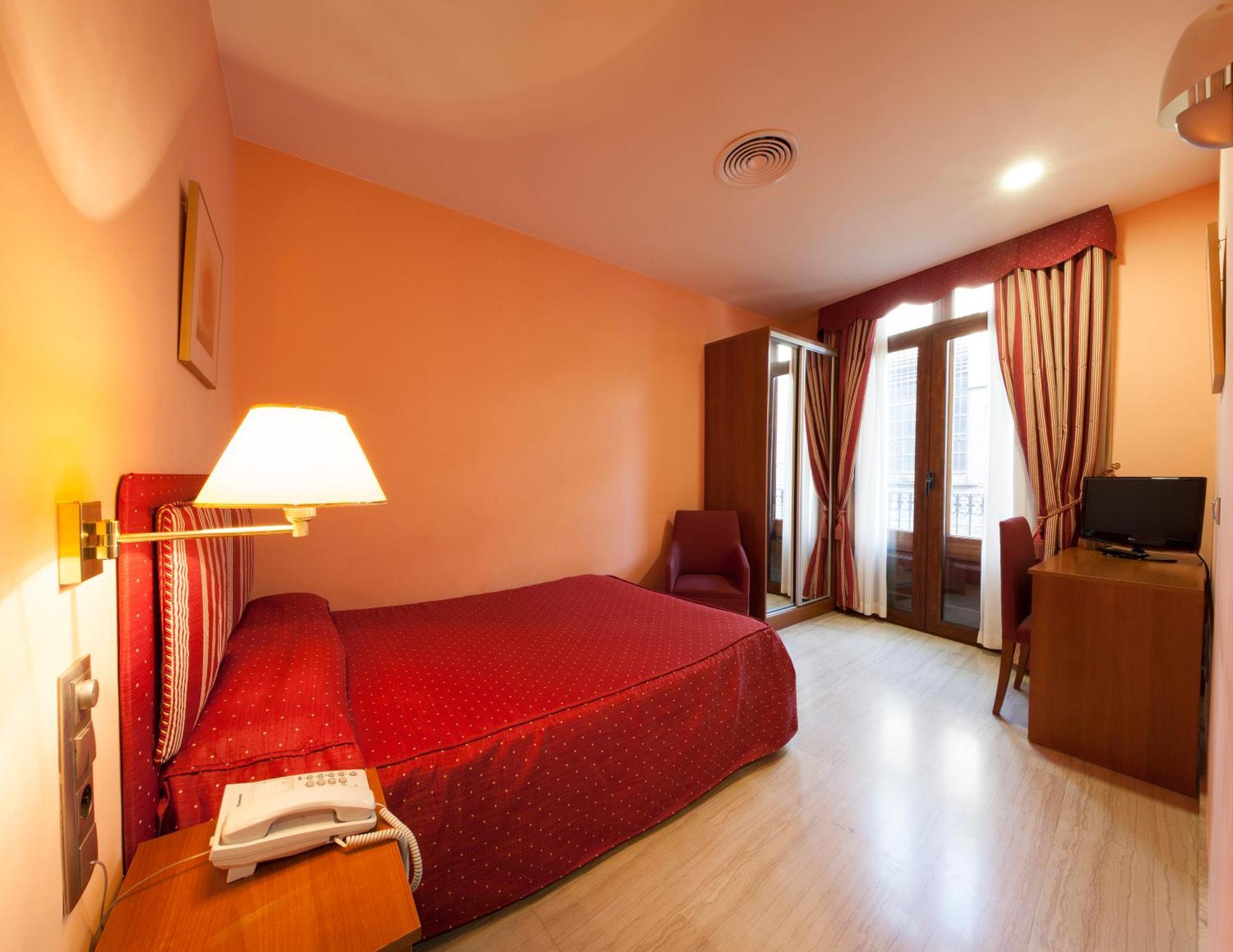 Double Room,692812971:JPEG