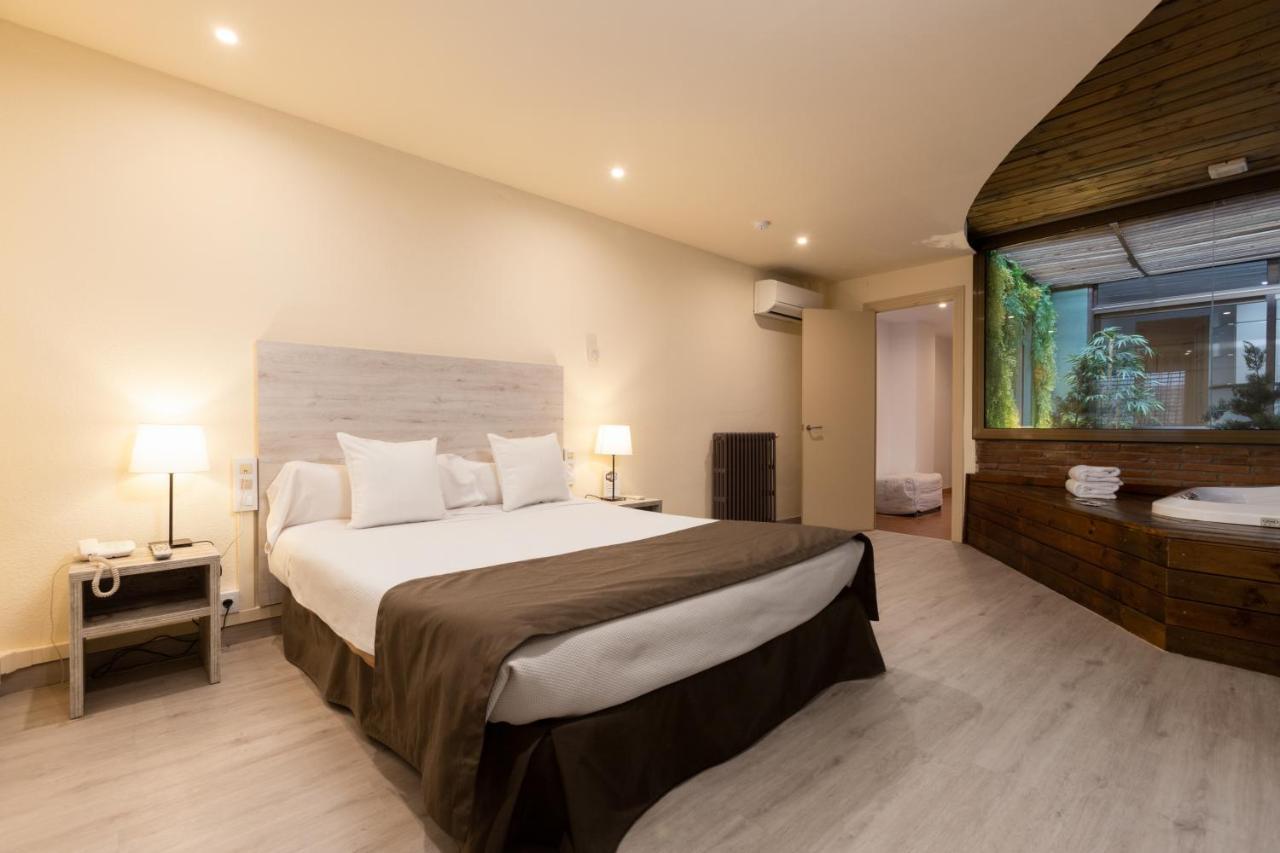 Superior One-Bedroom Apartment