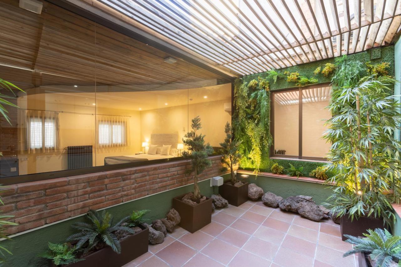 Superior One-Bedroom Apartment