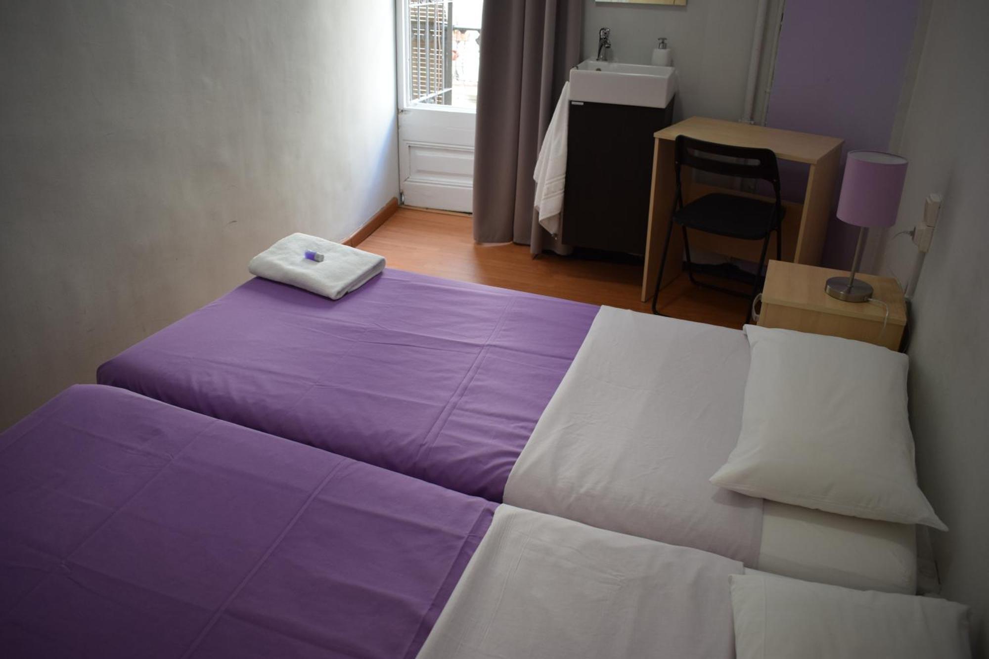 Twin Room with Shared Bathroom,342529366:JPEG