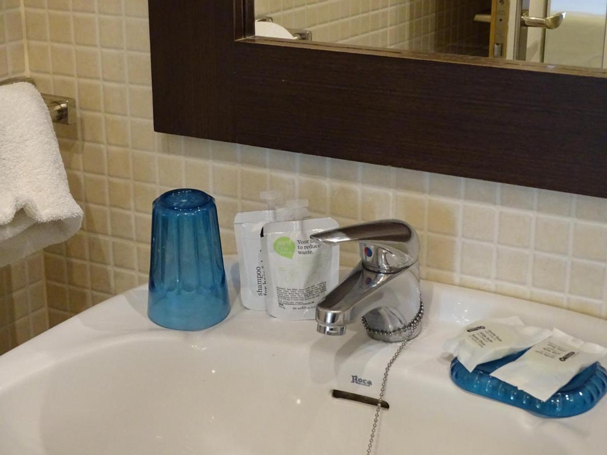 Small Double Room,994076290:JPEG