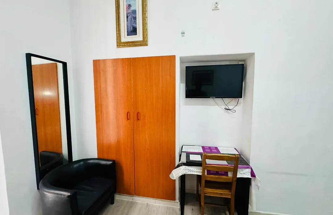 Hostal Mont Thabor-1