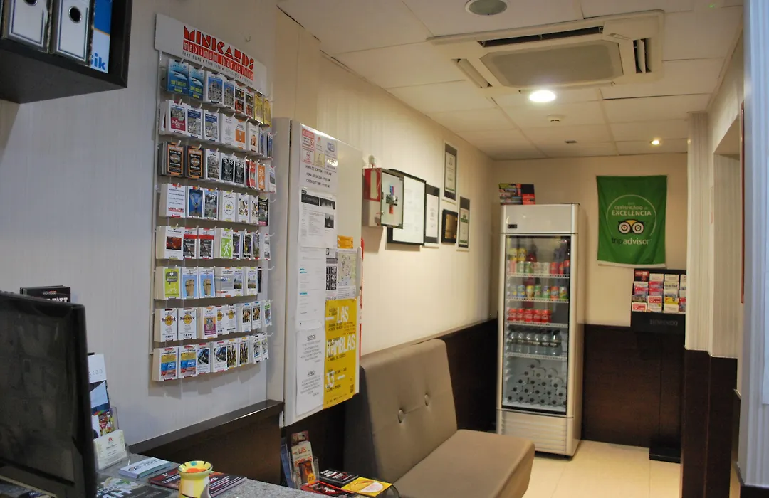 Hostal Las Flores Ramblas-1