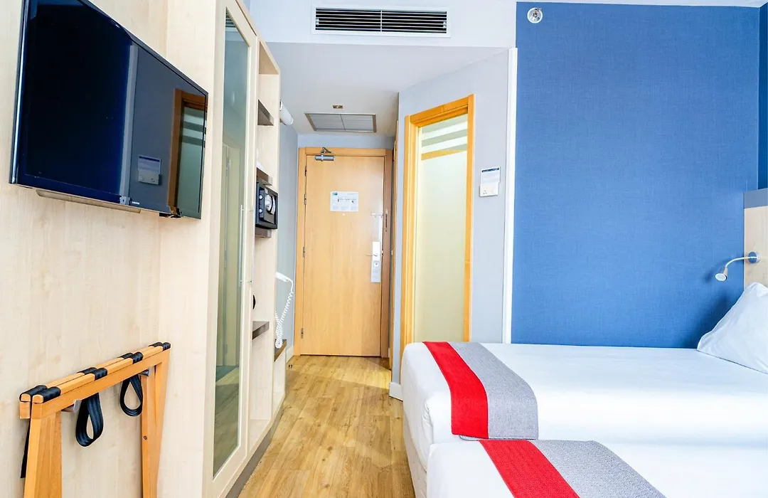 Holiday Inn Express Barcelona City 22@ By Ihg-1