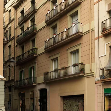 Chic&Basic Tallers Hostal-3