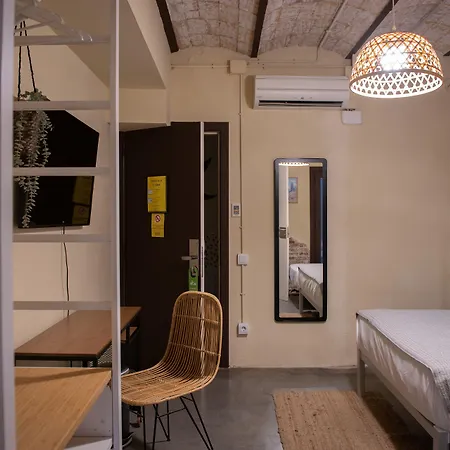 The Loft Hostel Barcelona La Pedrera-3