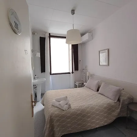 Hostal Dragonflybcn-3