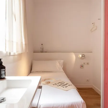 Chic&Basic Tallers Hostal-3