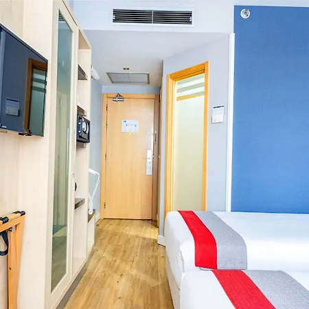 Holiday Inn Express Barcelona City 22@ By Ihg-3